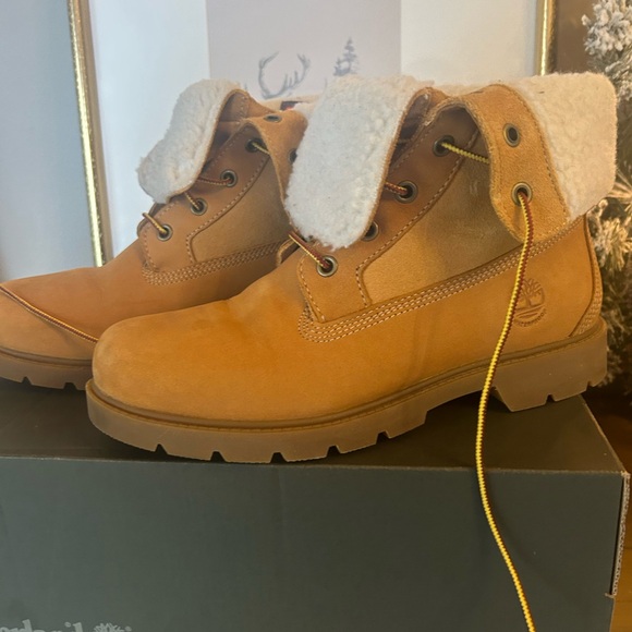 Timberland Sherpa Boots size 8.5 - Picture 1 of 5